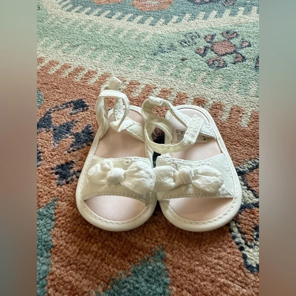 Goldbug|Baby girl white eyelet lace summer sandals with bow,6-9 months•••Girly